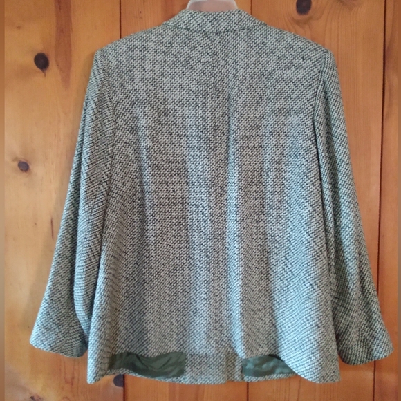 Elana by Tanner Silk Weave Button Front Jacket with Pockets - Picture 2 of 9